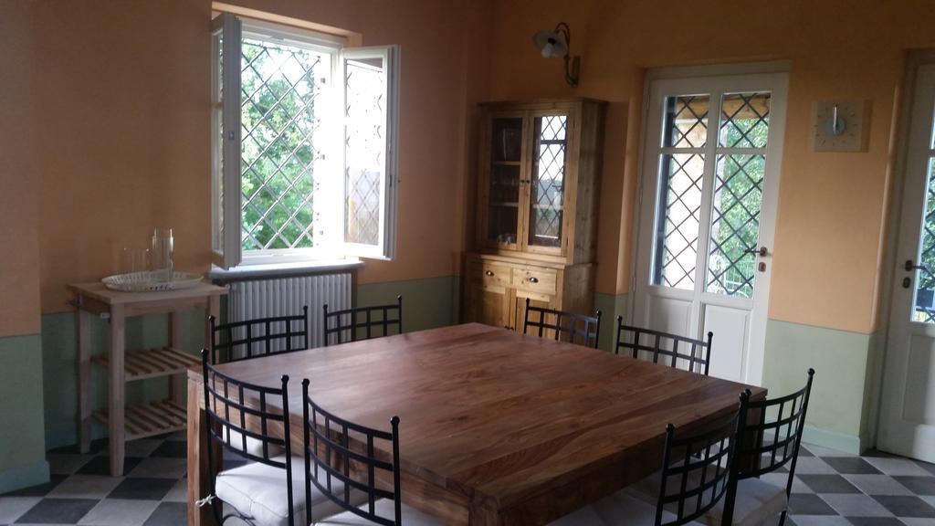 Вілла Cascina Rollone Rocchetta Tanaro Екстер'єр фото