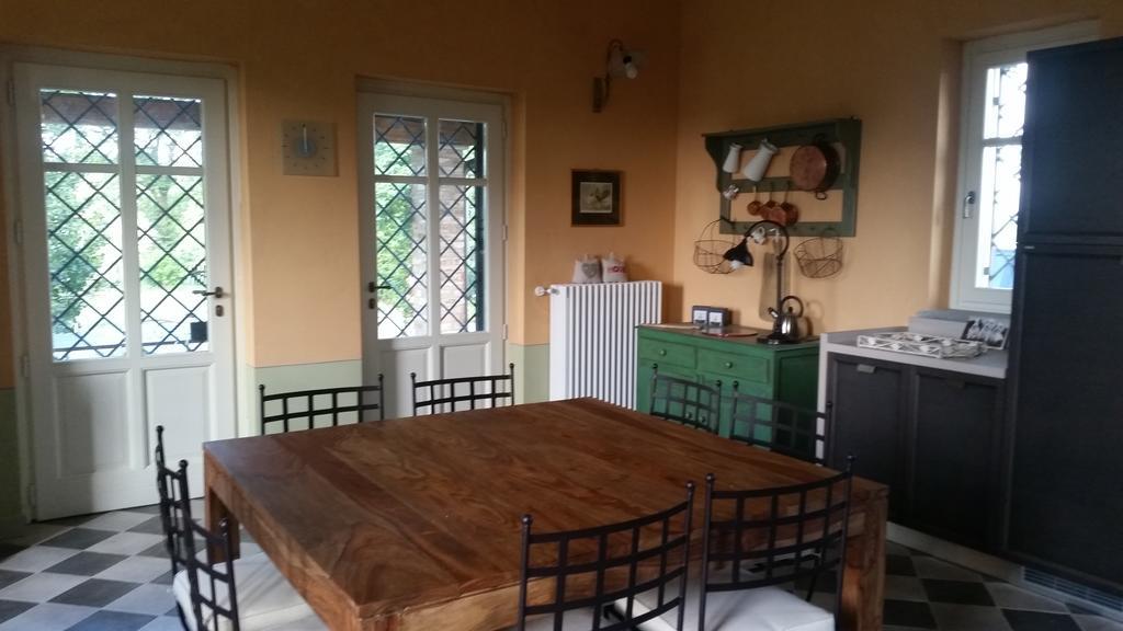 Вілла Cascina Rollone Rocchetta Tanaro Екстер'єр фото